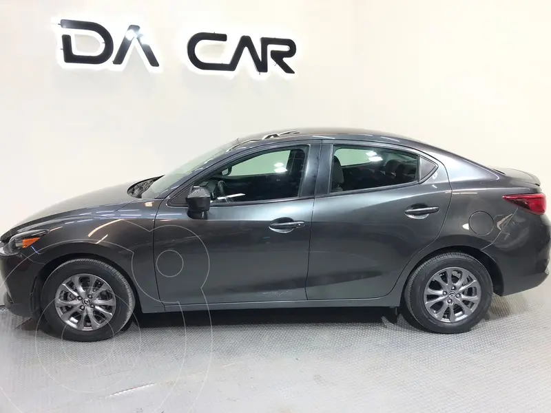 Foto Mazda 3 Sedan i usado (2023) color Gris precio $258,000