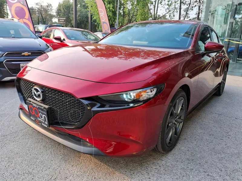 Foto Mazda 3 Sedan i Sport usado (2024) color Rojo financiado en mensualidades(enganche $108,728 mensualidades desde $8,314)