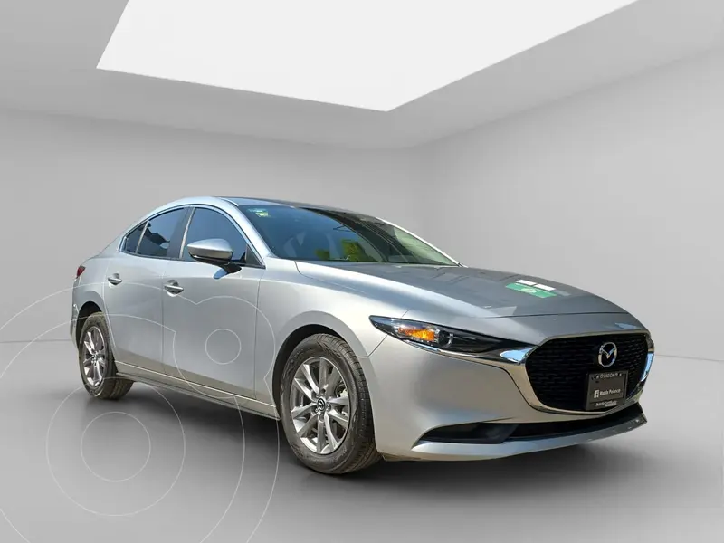 Foto Mazda 3 Sedan i usado (2023) color plateado precio $300,000