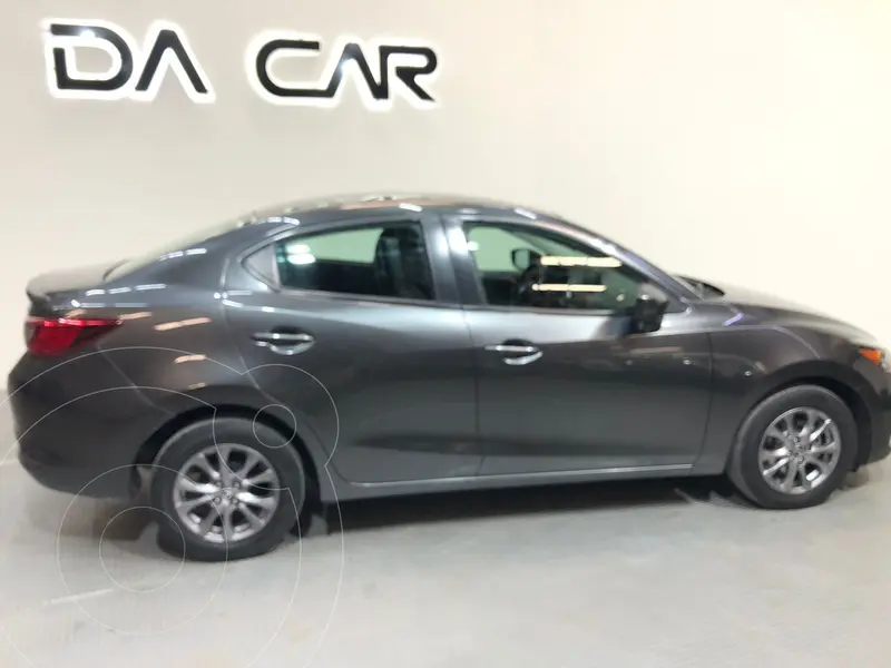 Foto Mazda 3 Sedan i usado (2023) color Gris precio $258,000