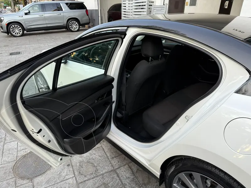 mazda 3-sedan