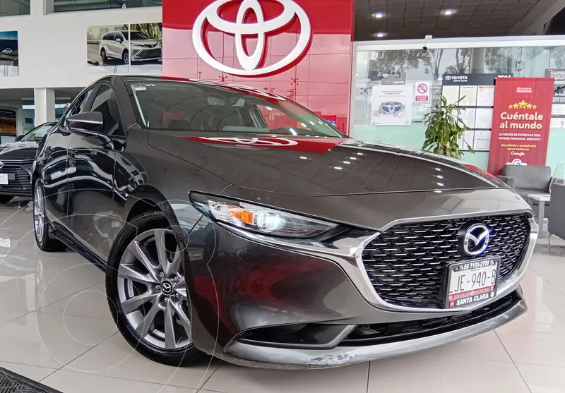 Foto Mazda 3 Sedan i Sport usado (2024) color Gris financiado en mensualidades(enganche $156,750 mensualidades desde $6,734)