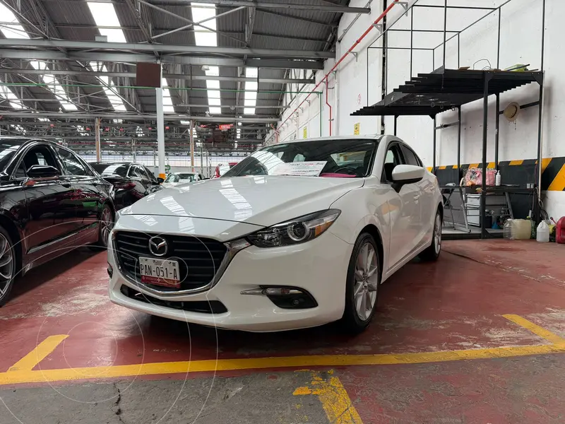 Foto Mazda 3 Sedan i Touring Aut usado (2018) color Blanco Perla financiado en mensualidades(enganche $54,500 mensualidades desde $4,900)