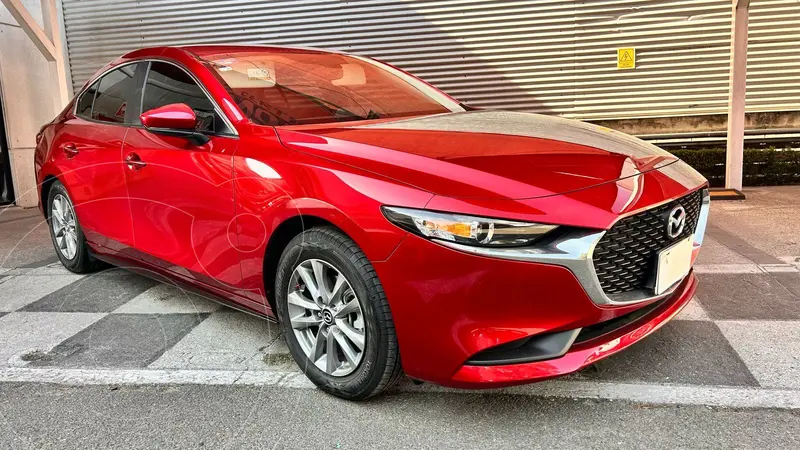 Foto Mazda 3 Sedan i Sport usado (2023) color Rojo precio $315,000