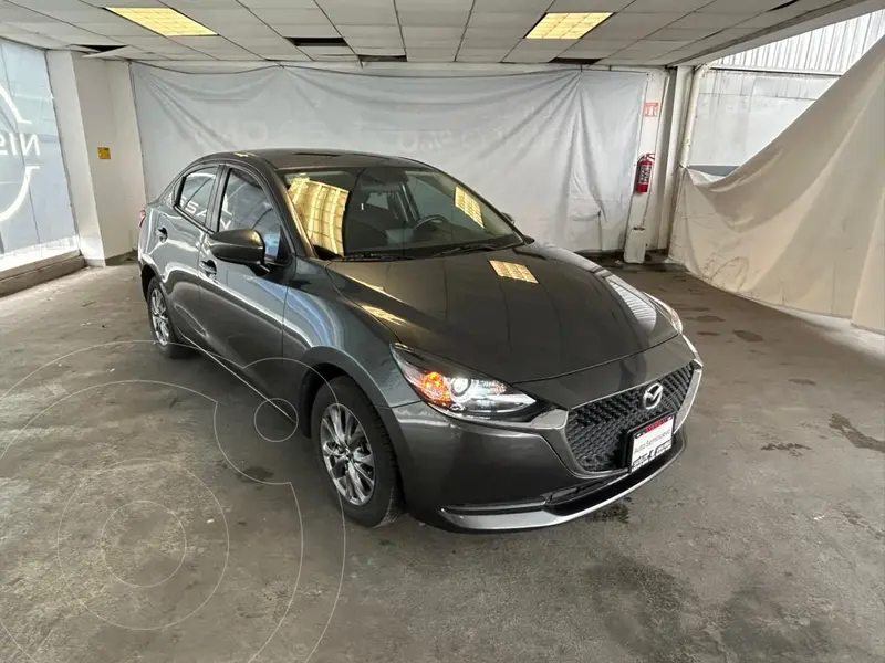Foto Mazda 3 Sedan i Sport usado (2023) color Gris Oscuro precio $279,800