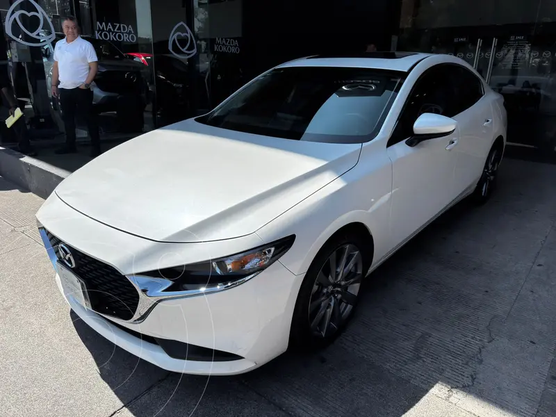 Foto Mazda 3 Sedan i Sport usado (2024) color Blanco precio $347,000