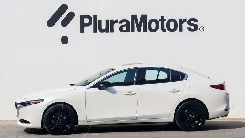 Foto Mazda 3 Sedan Signature usado (2024) color Blanco financiado en mensualidades(enganche $97,900 mensualidades desde $8,341)