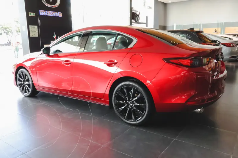 Foto Mazda 3 Sedan i nuevo color Rojo precio $397,900