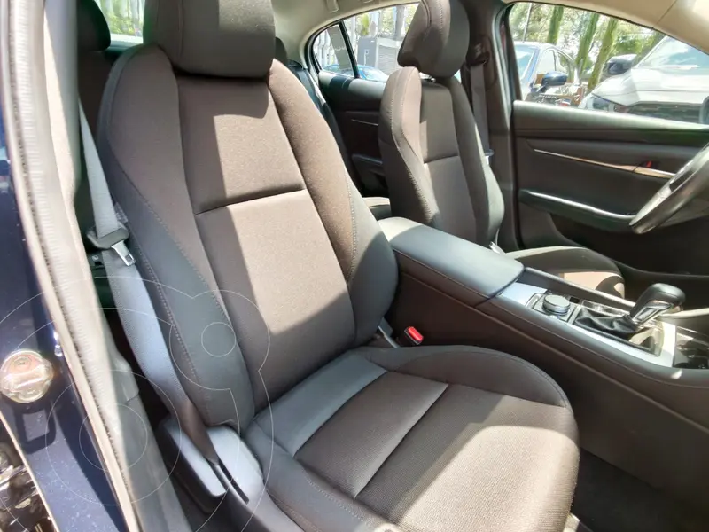 mazda 3-sedan