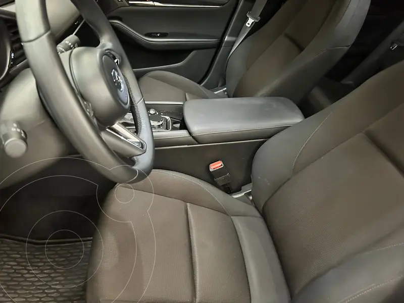 Foto Mazda 3 Sedan i Sport usado (2024) color Rojo financiado en mensualidades(enganche $162,602 mensualidades desde $7,096)