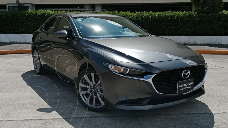 Foto Mazda 3 Sedan i Sport usado (2024) color Gris Oscuro precio $389,800