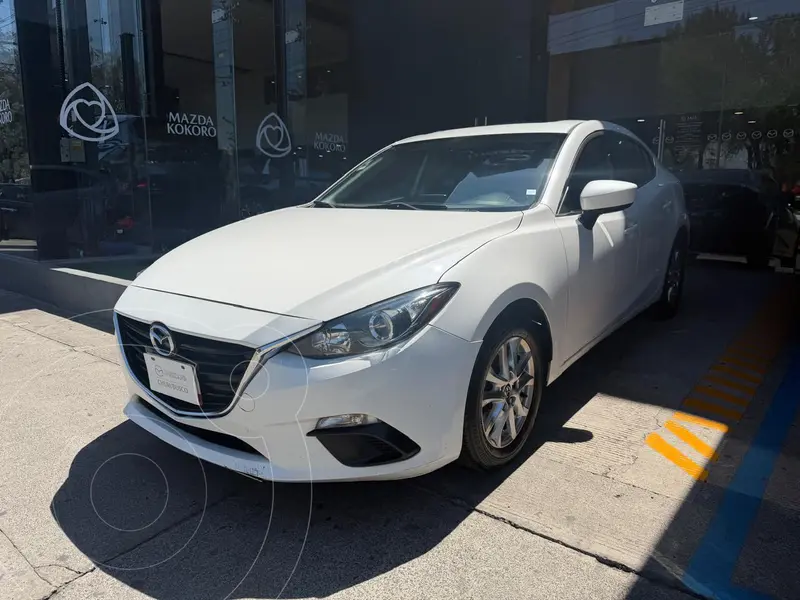 Foto Mazda 3 Sedan i Touring Aut usado (2016) color Blanco Perla precio $174,000
