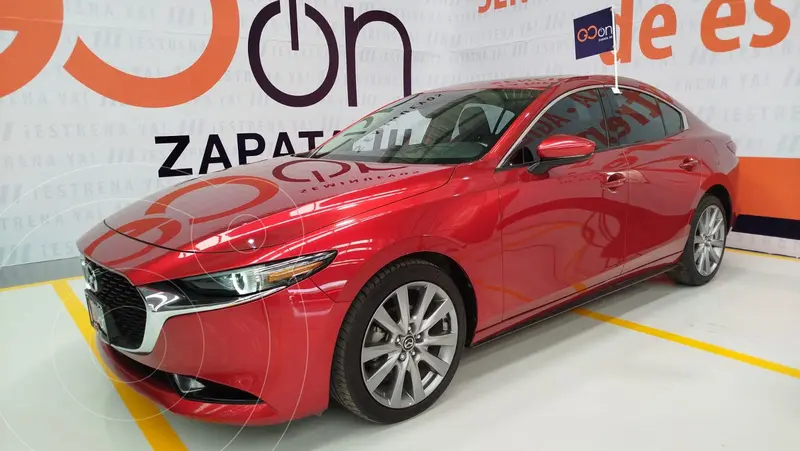 Foto Mazda 3 Sedan i Grand Touring Aut usado (2023) color Rojo financiado en mensualidades(enganche $100,552 mensualidades desde $7,689)