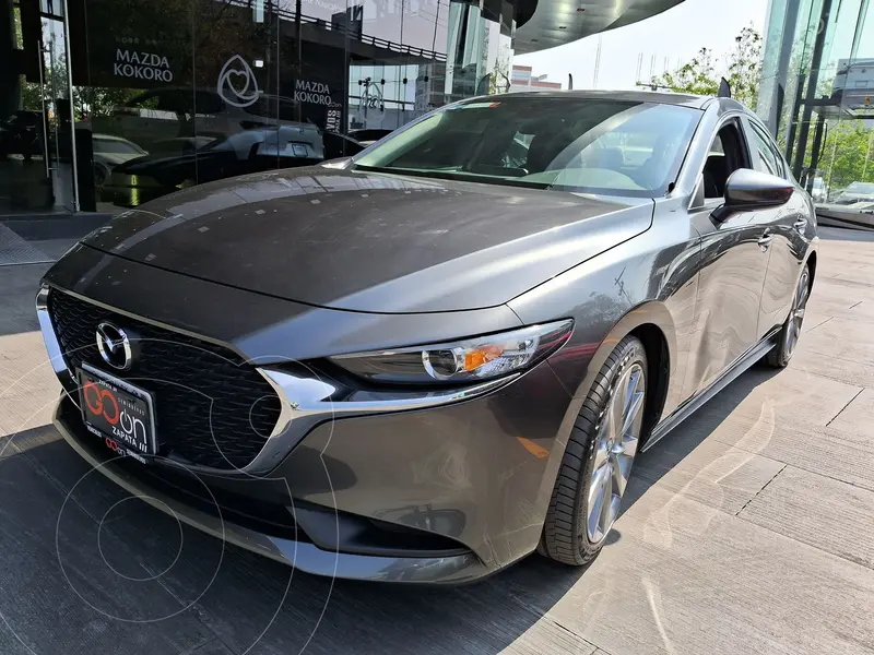 Foto Mazda 3 Sedan i Sport usado (2023) color Gris precio $339,000