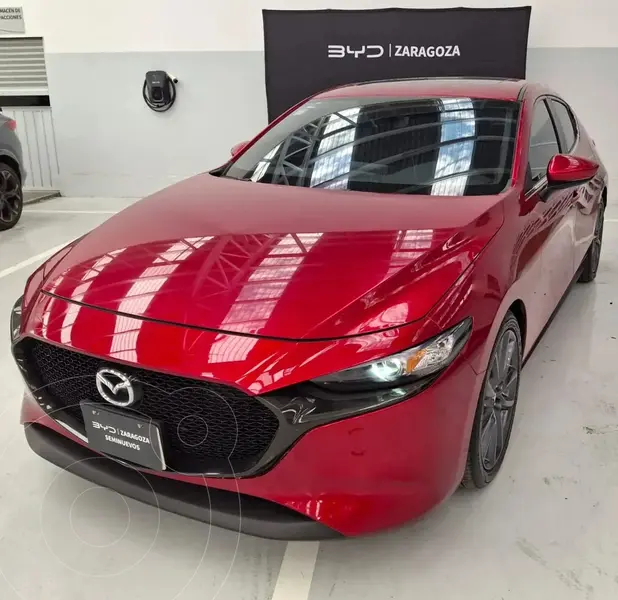 Foto Mazda 3 Sedan i Sport usado (2024) color Rojo precio $355,000