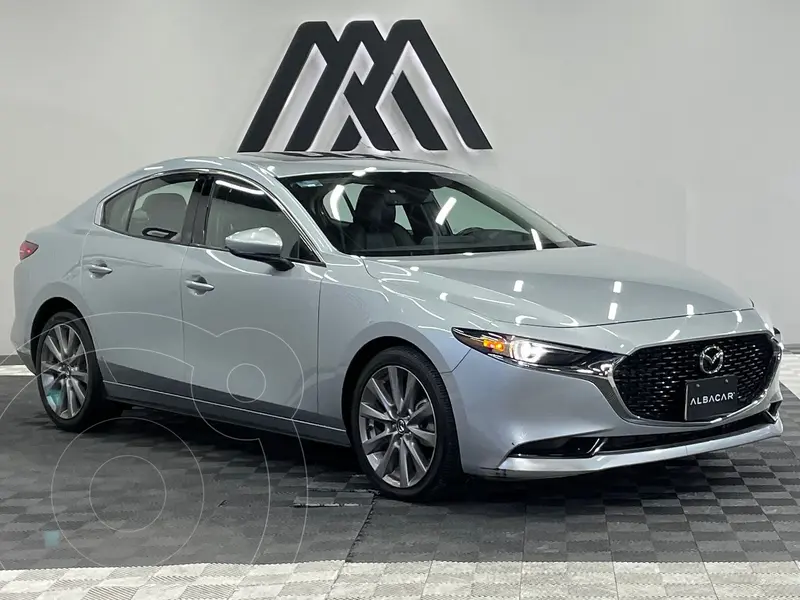 Foto Mazda 3 Sedan i Grand Touring Aut usado (2021) color plateado precio $319,999