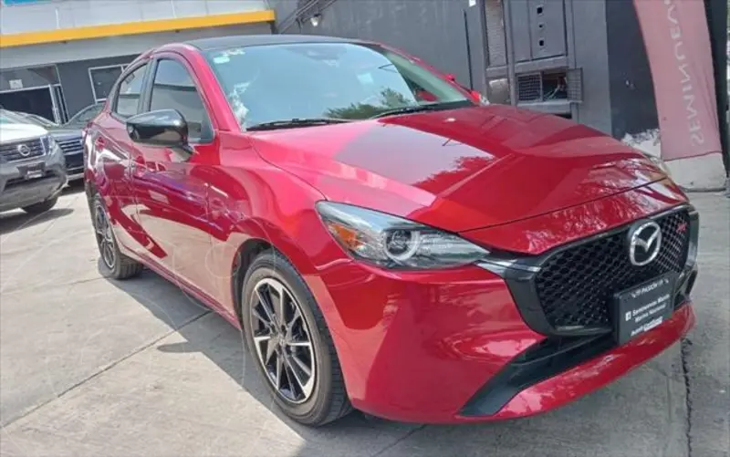Foto Mazda 3 Sedan Signature usado (2024) color Rojo financiado en mensualidades(enganche $78,840 mensualidades desde $9,107)