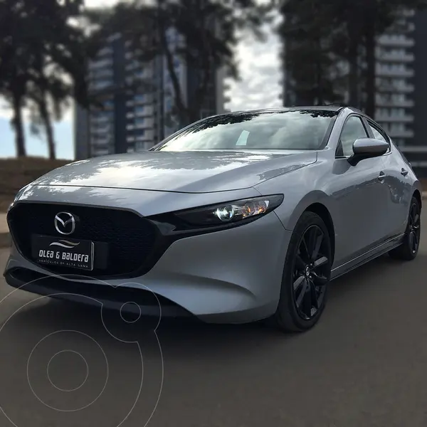 Foto Mazda 3 2.0L V Aut usado (2020) color Plata precio $17.900.000