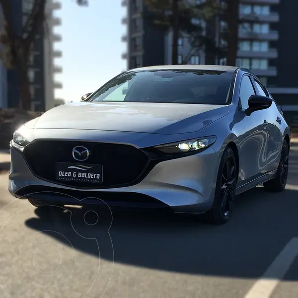 Foto Mazda 3 2.0L V usado (2020) color Plata precio $16.900.000