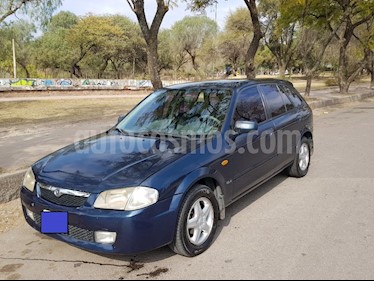 foto Mazda 323 GLX 5P Aut usado (2001) color Azul precio $200.000