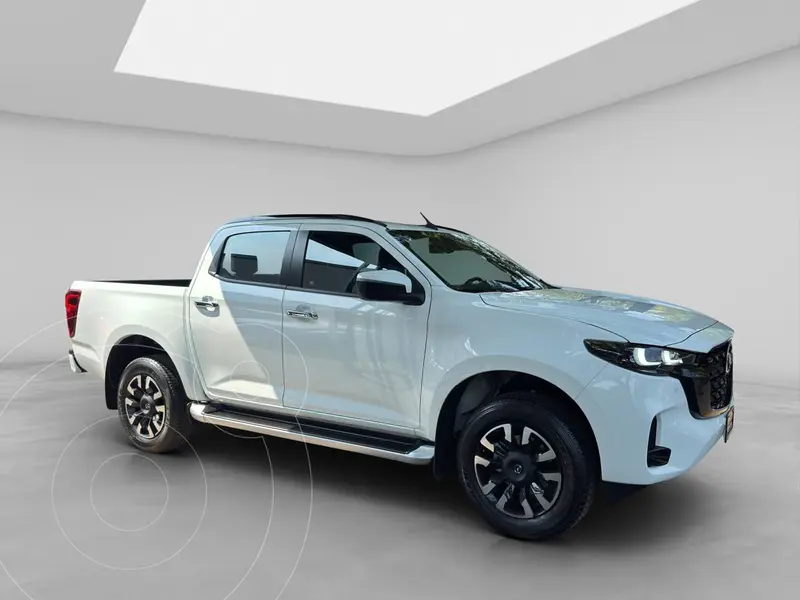 Foto Mazda BT-50 Signature usado (2025) color Blanco precio $700,000