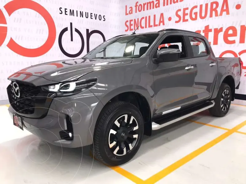 Foto Mazda BT-50 Signature usado (2025) color Gris financiado en mensualidades(enganche $187,752 mensualidades desde $14,357)
