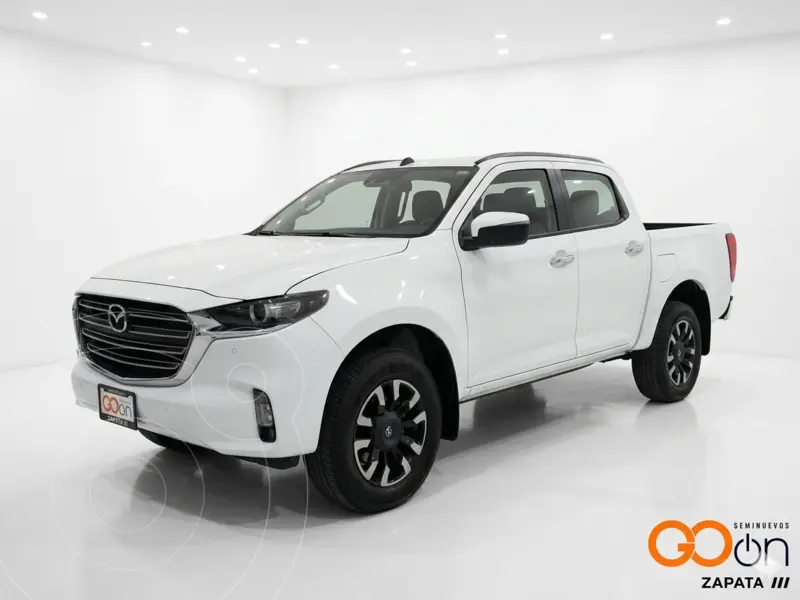 Foto Mazda BT-50 Signature usado (2025) color ICE WHITE precio $619,000