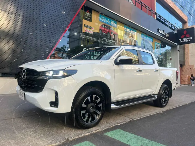 Foto Mazda BT-50 Signature usado (2025) color Blanco precio $639,000