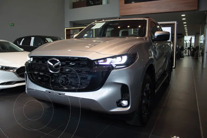 Foto Mazda BT-50 Signature nuevo color Plata precio $829,900