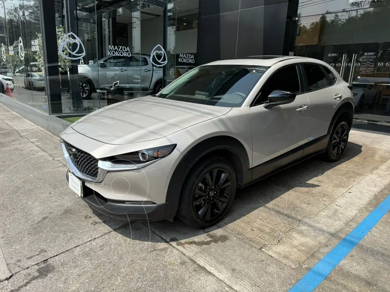 Foto Mazda CX-30 Signature usado (2024) color Bronce precio $489,000