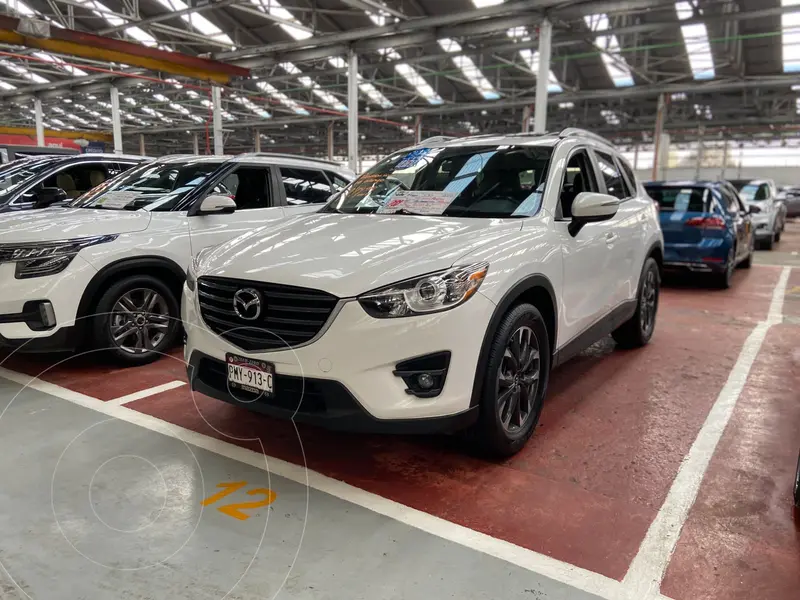 Foto Mazda CX-5 2.0L iSport usado (2017) color Blanco financiado en mensualidades(enganche $83,000 mensualidades desde $10,500)