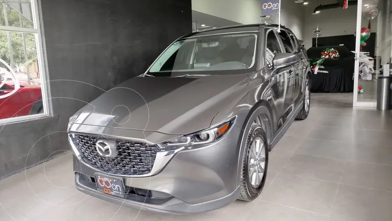 Foto Mazda CX-5 i Sport usado (2023) color Gris Oscuro financiado en mensualidades(enganche $121,262 mensualidades desde $9,273)