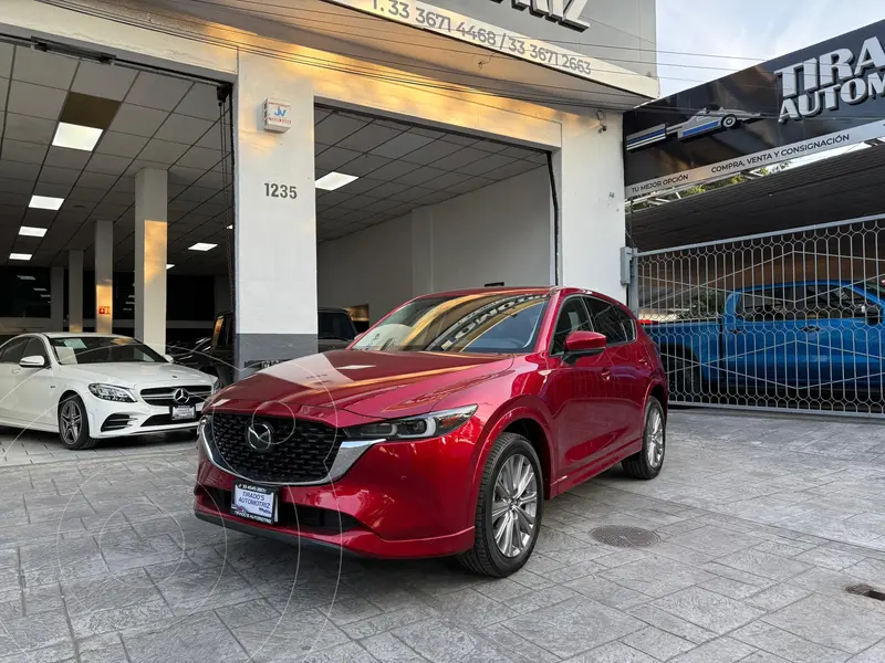 Foto Mazda CX-5 Signature usado (2024) color Rojo precio $569,900