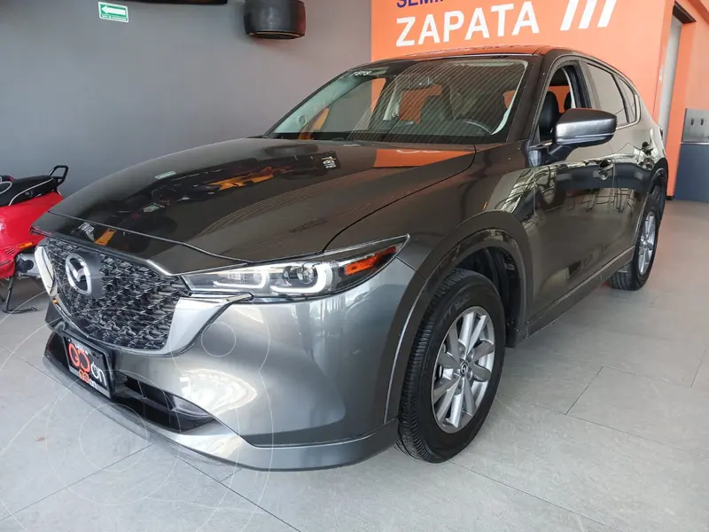 Foto Mazda CX-5 i Sport usado (2024) color Gris financiado en mensualidades(enganche $133,252 mensualidades desde $10,190)