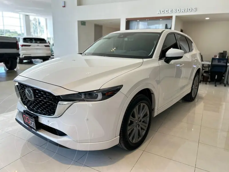 Foto Mazda CX-5 Signature usado (2025) color Blanco financiado en mensualidades(enganche $167,588 mensualidades desde $12,815)