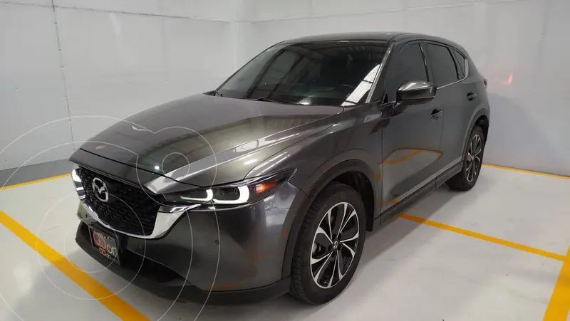 Foto Mazda CX-5 Signature usado (2023) color Gris Oscuro financiado en mensualidades(enganche $121,262 mensualidades desde $9,273)