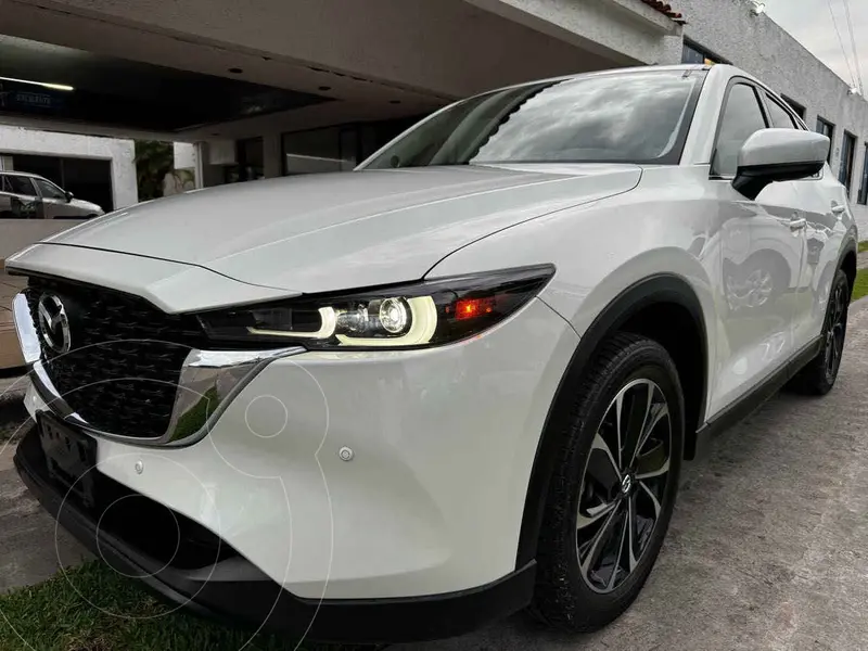 Foto Mazda CX-5 Signature usado (2023) color Blanco precio $498,000