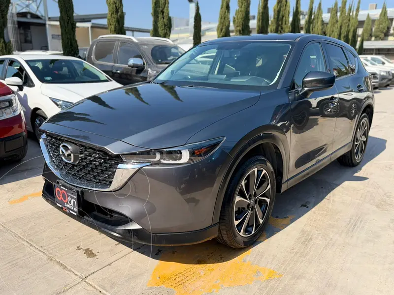 Foto Mazda CX-5 s Grand Touring usado (2023) color Gris financiado en mensualidades(enganche $127,802 mensualidades desde $9,773)