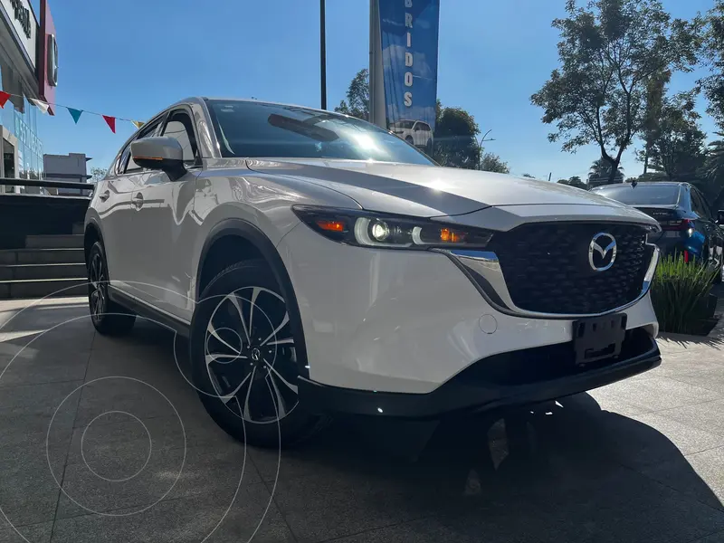 Foto Mazda CX-5 s Grand Touring usado (2023) color Blanco financiado en mensualidades(enganche $204,820 mensualidades desde $8,618)