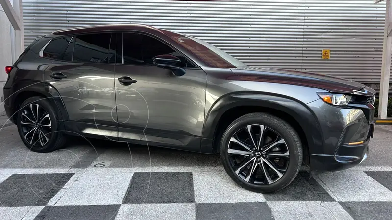Foto Mazda CX-50 Signature usado (2025) color Gris financiado en mensualidades(enganche $275,880 mensualidades desde $11,852)