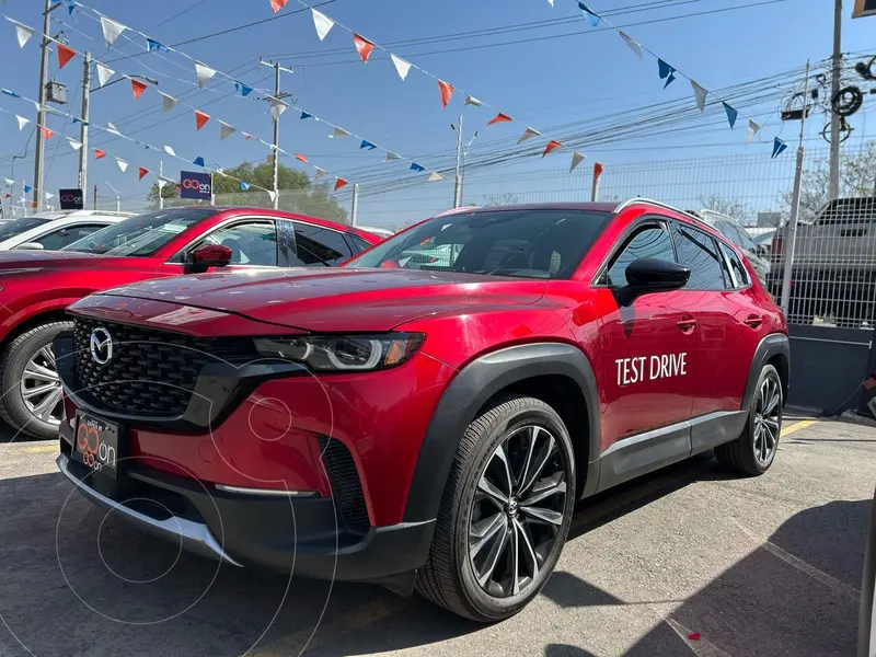 Foto Mazda CX-50 Signature usado (2024) color Rojo financiado en mensualidades(enganche $190,478 mensualidades desde $14,566)