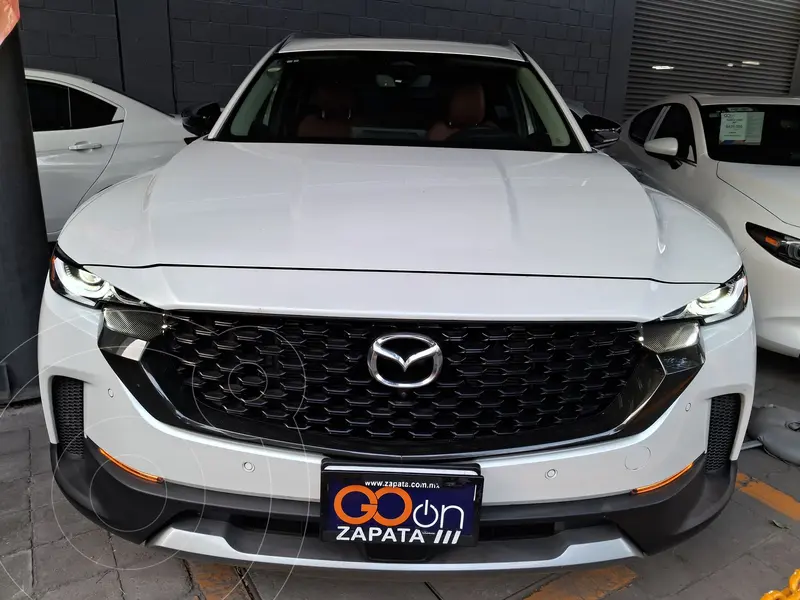 Foto Mazda CX-50 Signature usado (2025) color Blanco financiado en mensualidades(enganche $190,478 mensualidades desde $14,566)