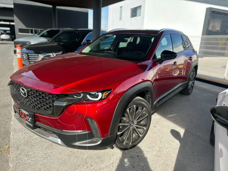 Foto Mazda CX-50 Signature usado (2024) color Rojo financiado en mensualidades(enganche $190,478 mensualidades desde $14,566)