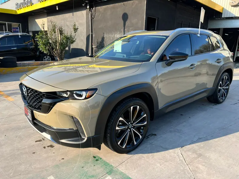 Foto Mazda CX-50 Signature usado (2025) color Dorado precio $690,000
