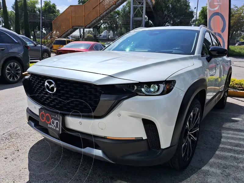Foto Mazda CX-50 Signature usado (2025) color Blanco financiado en mensualidades(enganche $196,200 mensualidades desde $15,003)