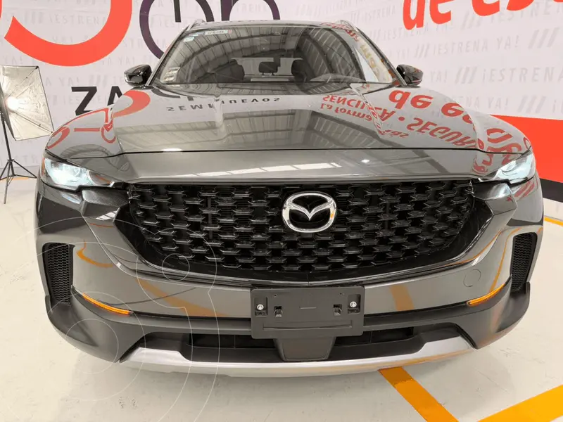 Foto Mazda CX-50 null usado (2024) color MAZGGRIS TITANIO financiado en mensualidades(enganche $176,852 mensualidades desde $13,524)