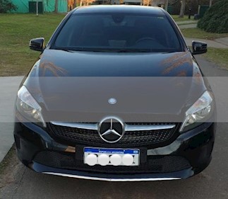 foto Mercedes Benz Clase A 200 Urban Aut usado (2017) color Negro Cosmos precio u$s30.000