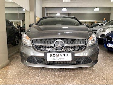 Mercedes Benz Clase A 200 Urban Aut usado (2017) color Gris Montana precio u$s30.000