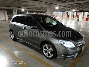 foto Mercedes Benz Clase B 180 CGI Exclusive usado (2014) color Gris Monolito precio $225,000