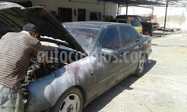 Mercedes Benz Clase E E320 Elegance usado (2000) color Azul precio u$s1.800